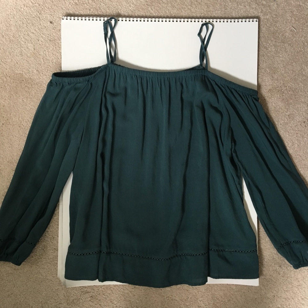 COLD SHOULDER BLOUSE (Old Navy)